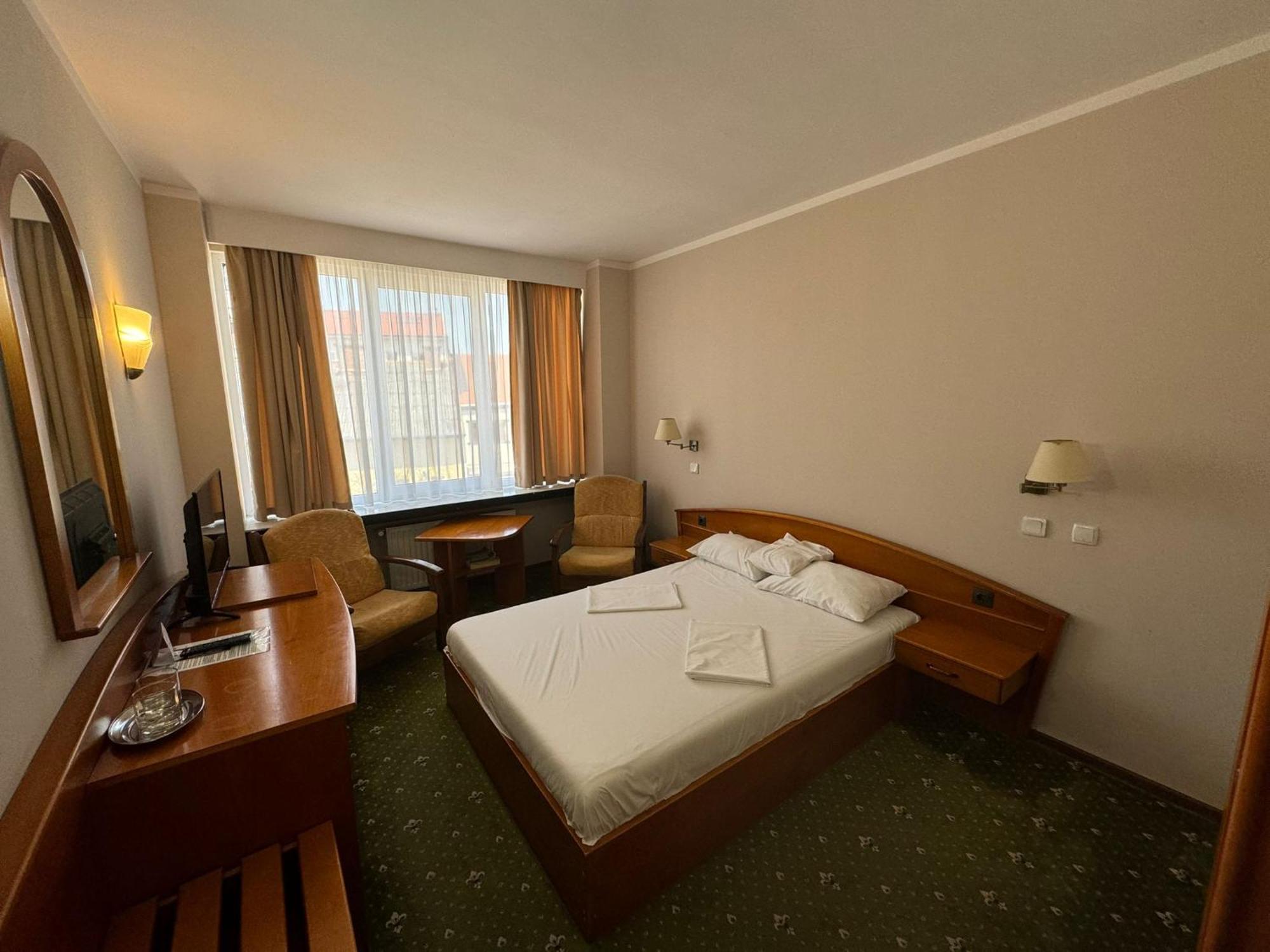 Hotel Aurora Satu Mare Exterior foto